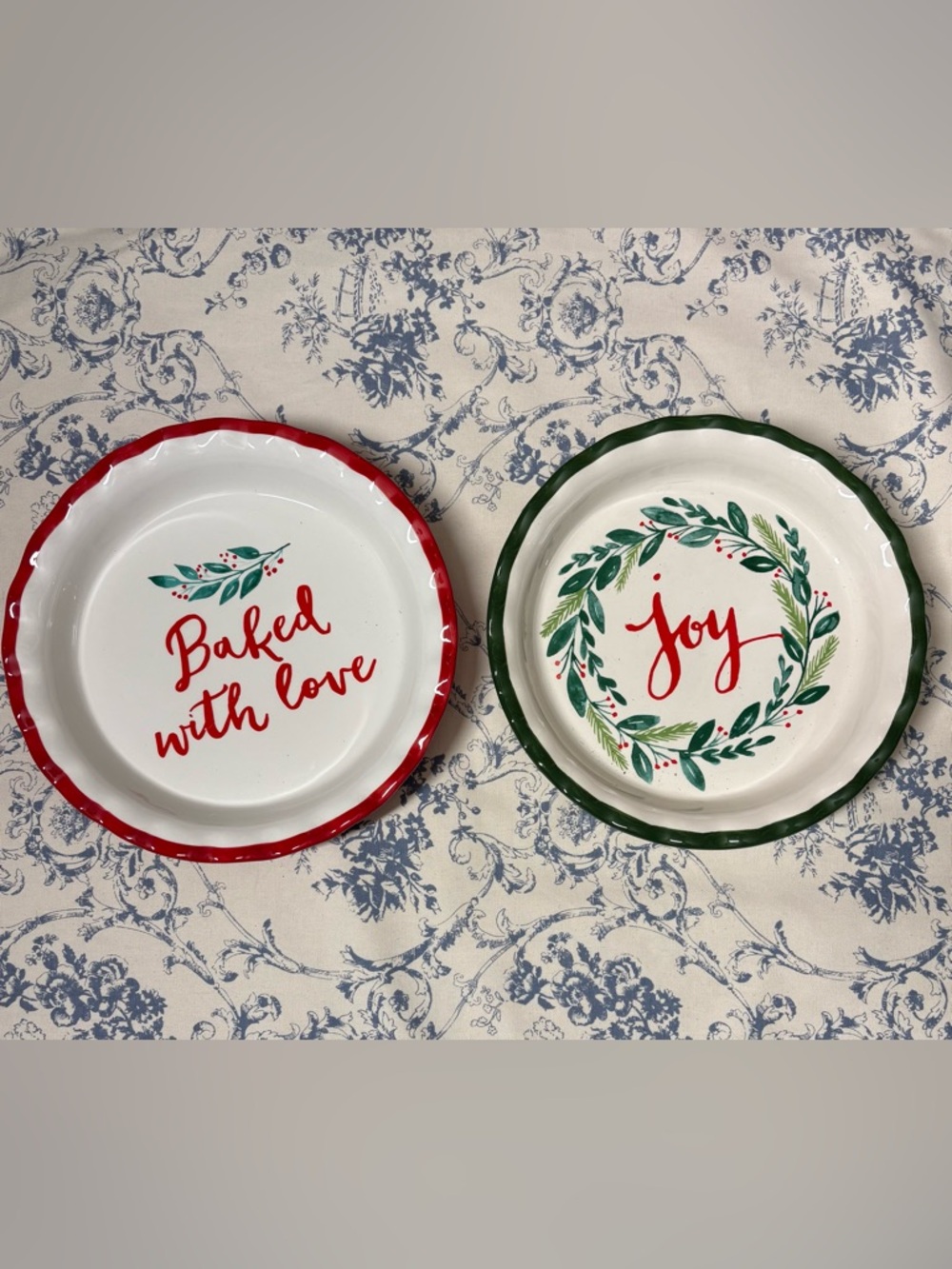 Holiday Ceramic Pie Plates Set -‎ Red & Green